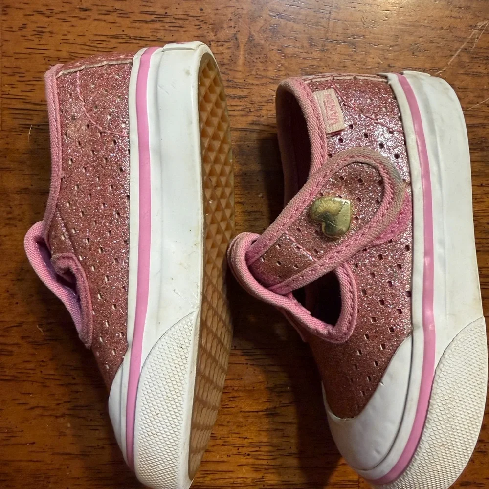 Vans Leena iridescent Pink toddler Shoes. Size 4. hook and loop closure.